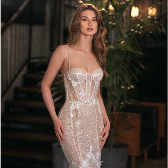 Berta - Privée
STYLE #23-P06 - Picture 2 of 7